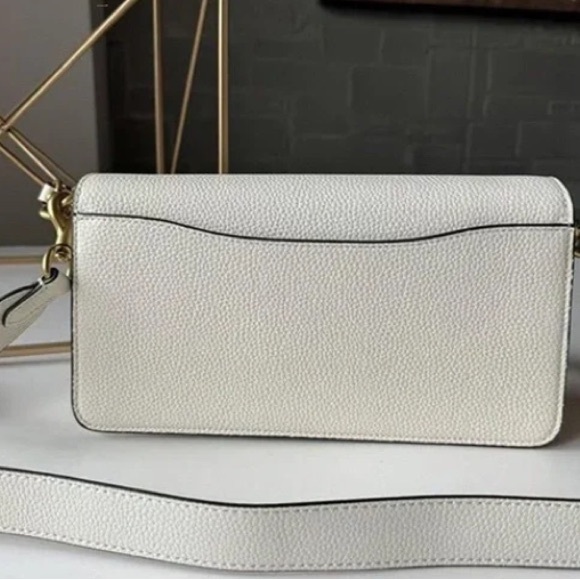 Chic Cream Crossbody Bag with Gold Accent🌥️🌥️ - Picture 5 of 6